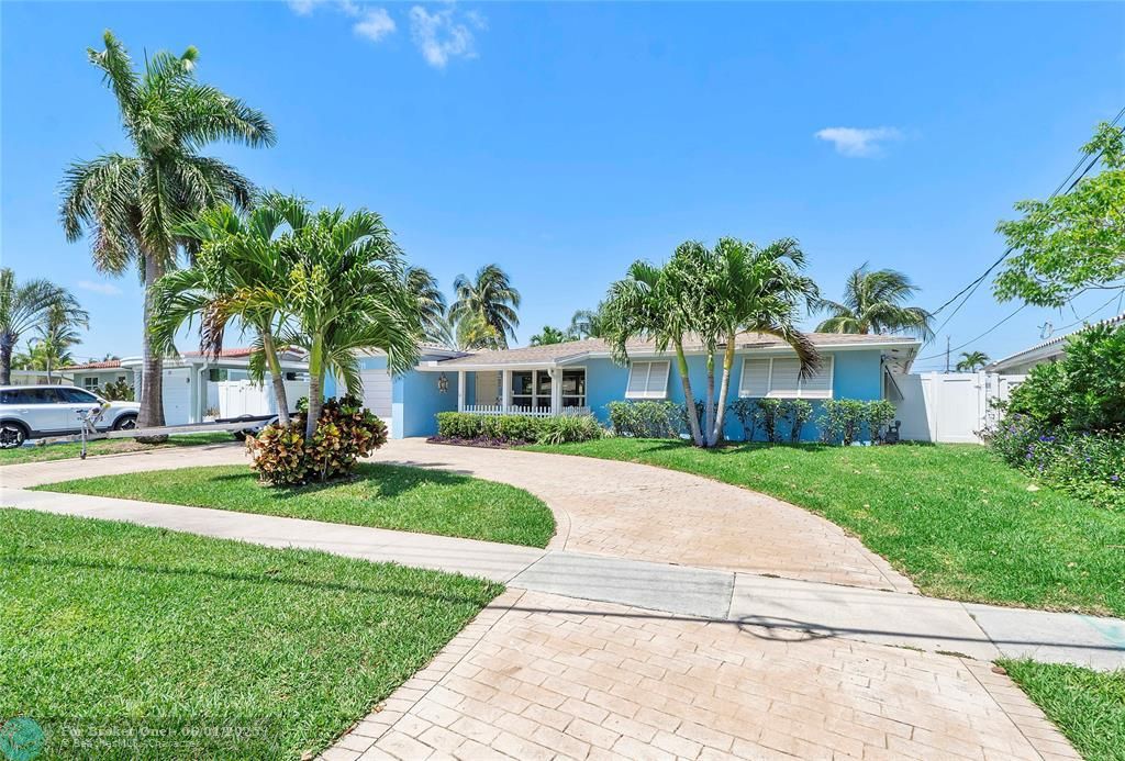 For Sale: $1,100,000 (3 beds, 3 baths, 2074 Square Feet)