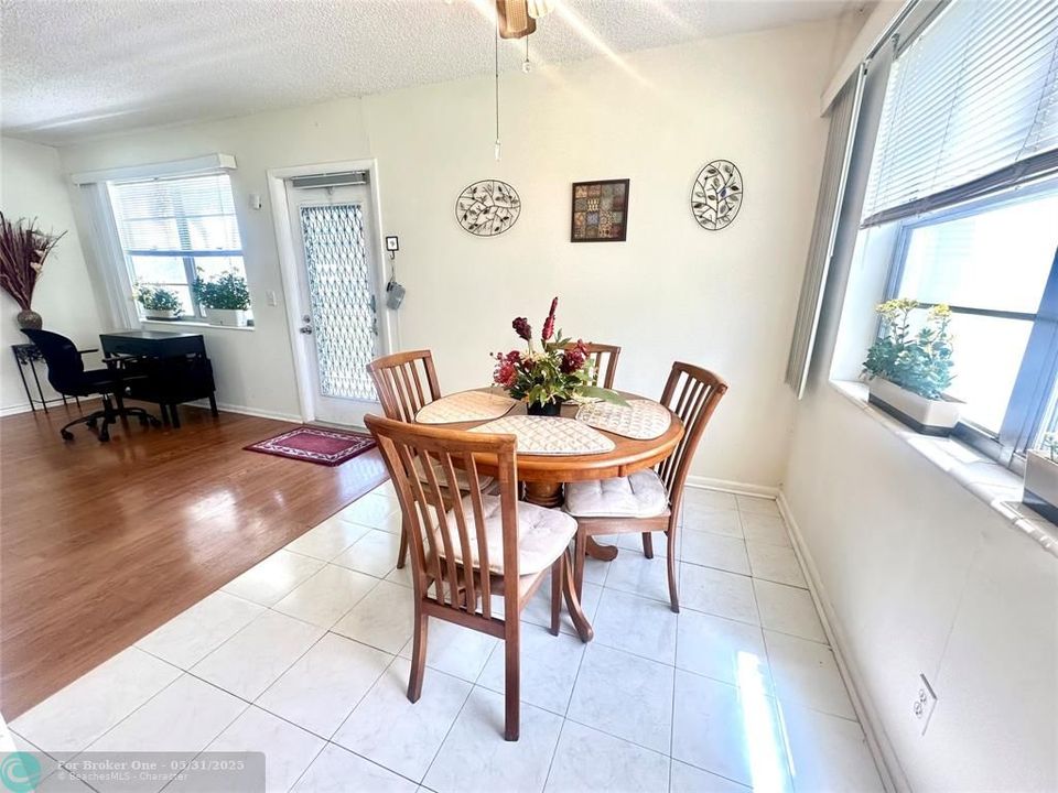 For Sale: $145,000 (2 beds, 1 baths, 820 Square Feet)
