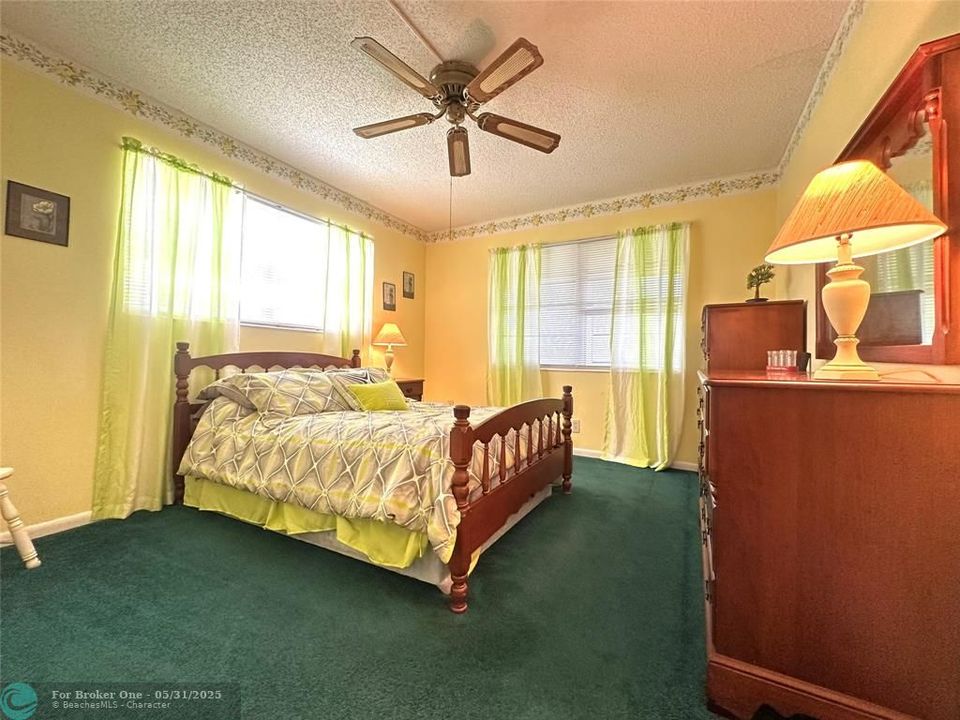 For Sale: $145,000 (2 beds, 1 baths, 820 Square Feet)