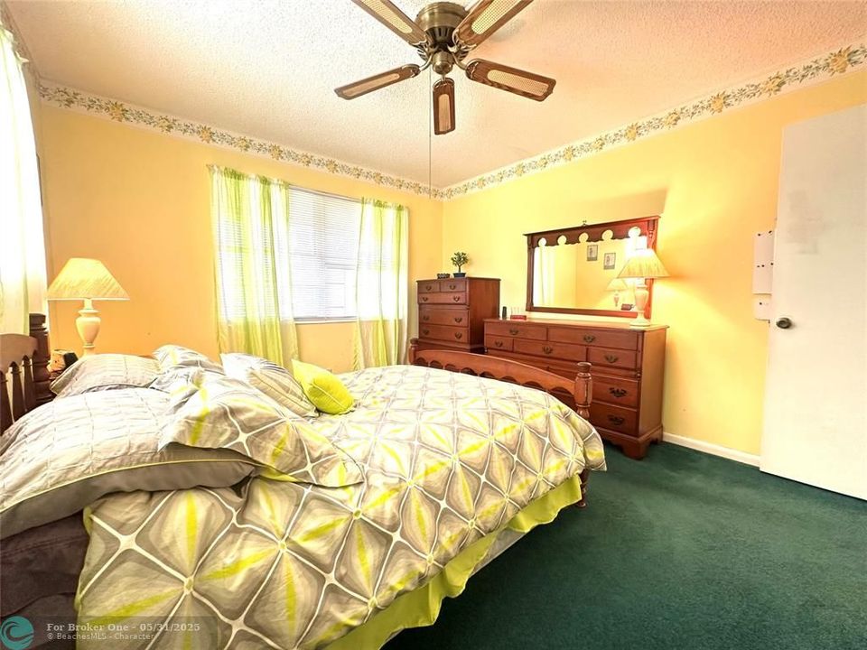 For Sale: $145,000 (2 beds, 1 baths, 820 Square Feet)