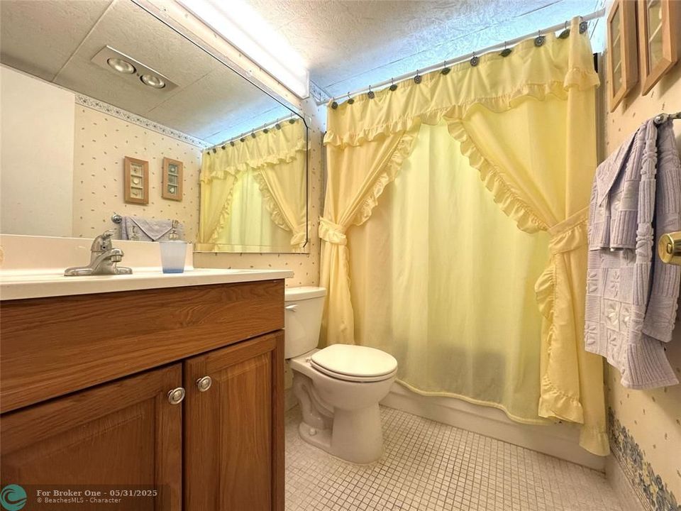 For Sale: $145,000 (2 beds, 1 baths, 820 Square Feet)