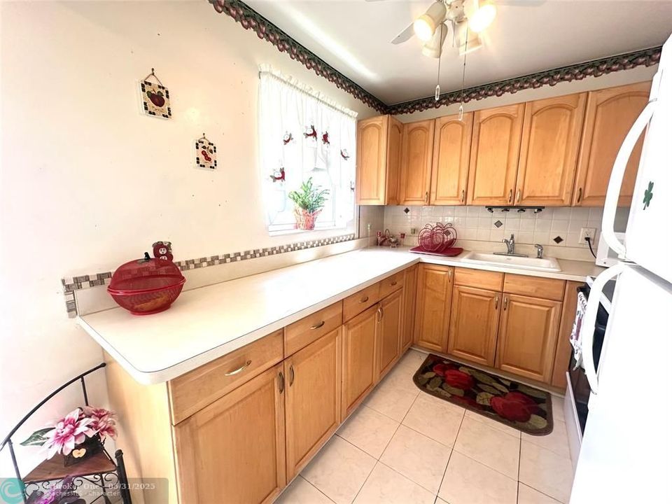 For Sale: $145,000 (2 beds, 1 baths, 820 Square Feet)