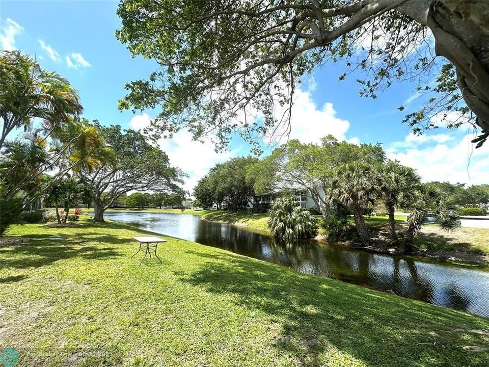 For Sale: $145,000 (2 beds, 1 baths, 820 Square Feet)