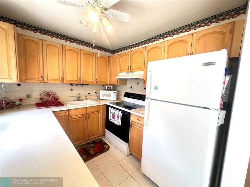 For Sale: $145,000 (2 beds, 1 baths, 820 Square Feet)
