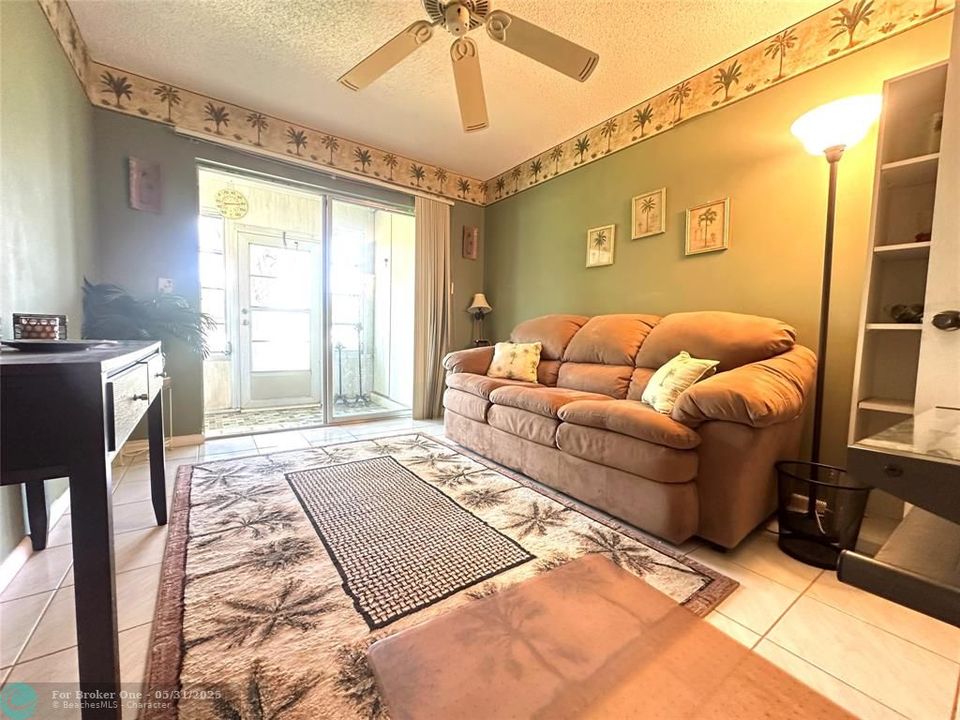 For Sale: $145,000 (2 beds, 1 baths, 820 Square Feet)