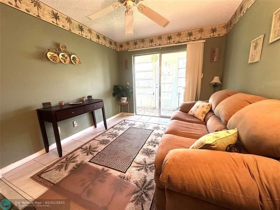 For Sale: $145,000 (2 beds, 1 baths, 820 Square Feet)