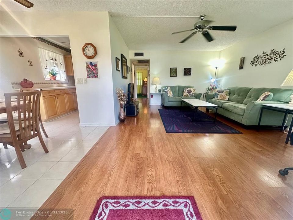 For Sale: $145,000 (2 beds, 1 baths, 820 Square Feet)