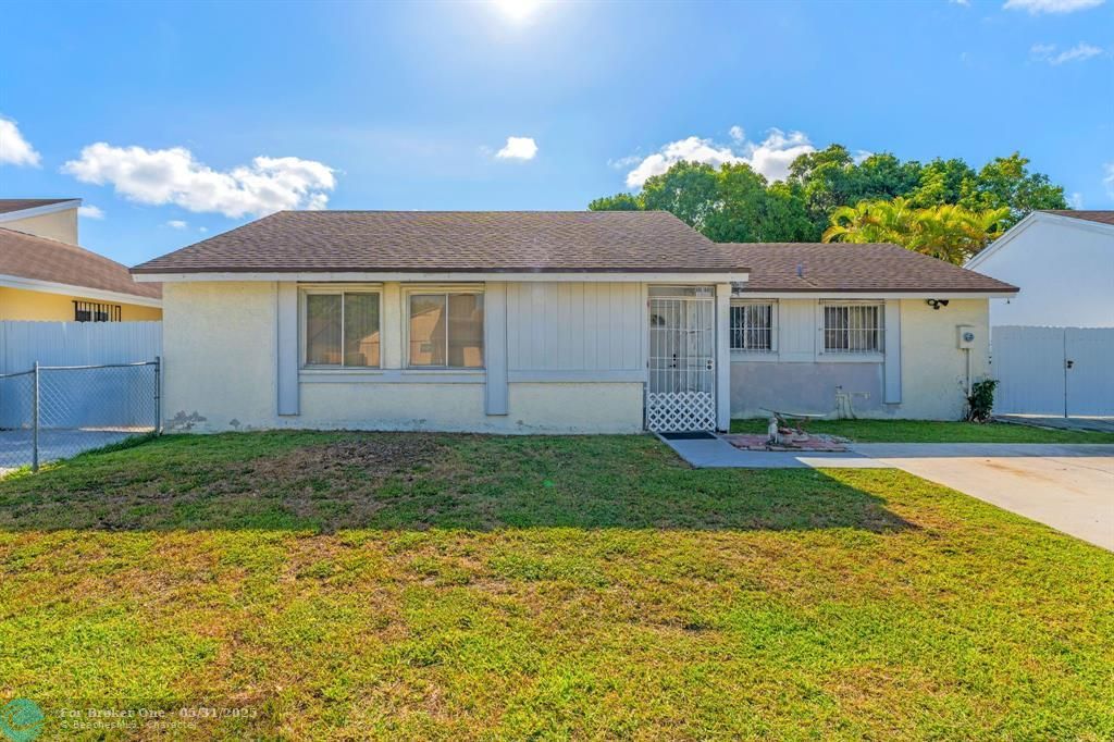 For Sale: $474,900 (3 beds, 1 baths, 1140 Square Feet)