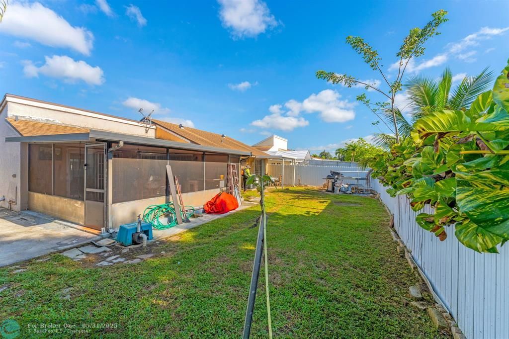 For Sale: $474,900 (3 beds, 1 baths, 1140 Square Feet)