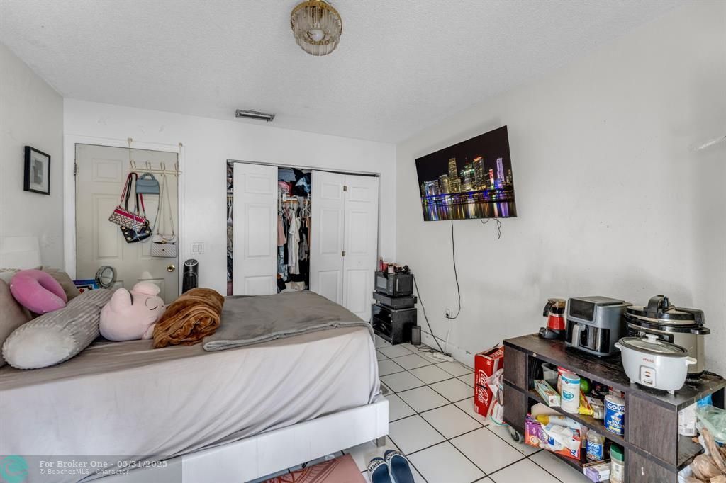 For Sale: $474,900 (3 beds, 1 baths, 1140 Square Feet)
