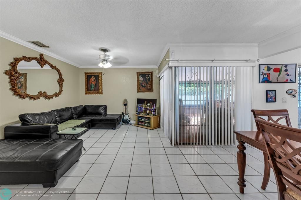 For Sale: $474,900 (3 beds, 1 baths, 1140 Square Feet)