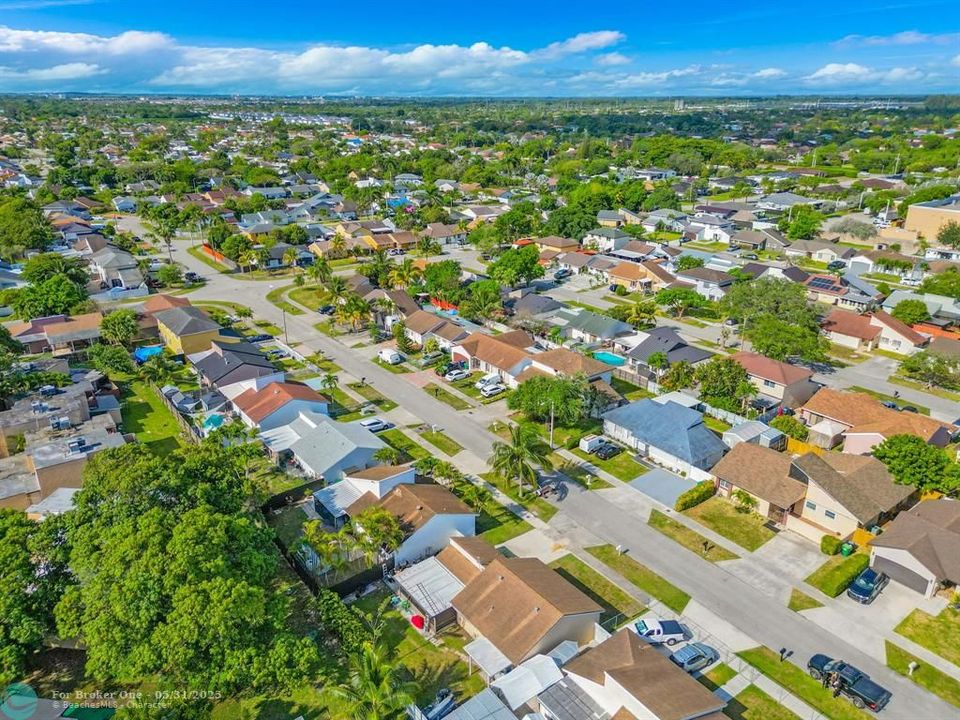 For Sale: $474,900 (3 beds, 1 baths, 1140 Square Feet)