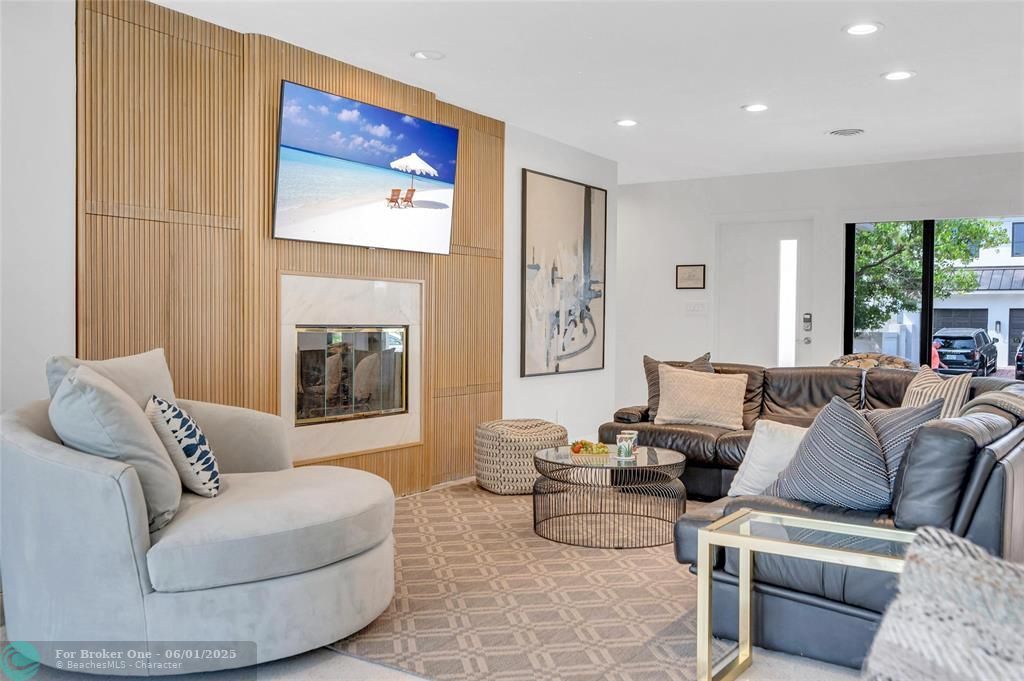 For Sale: $1,200,000 (3 beds, 2 baths, 1833 Square Feet)