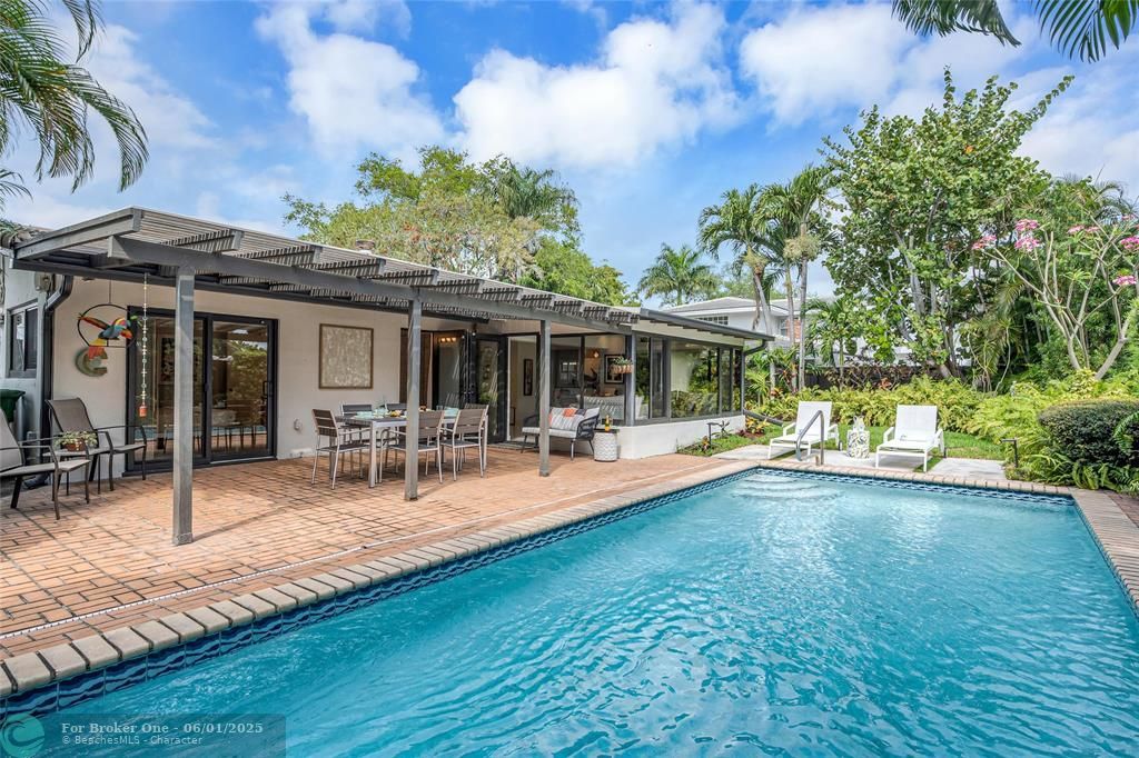 For Sale: $1,200,000 (3 beds, 2 baths, 1833 Square Feet)