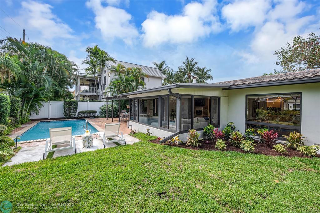 For Sale: $1,200,000 (3 beds, 2 baths, 1833 Square Feet)