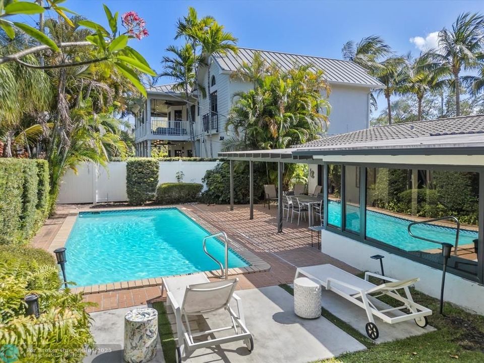 For Sale: $1,200,000 (3 beds, 2 baths, 1833 Square Feet)