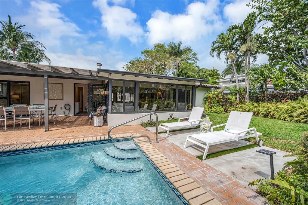 For Sale: $1,200,000 (3 beds, 2 baths, 1833 Square Feet)