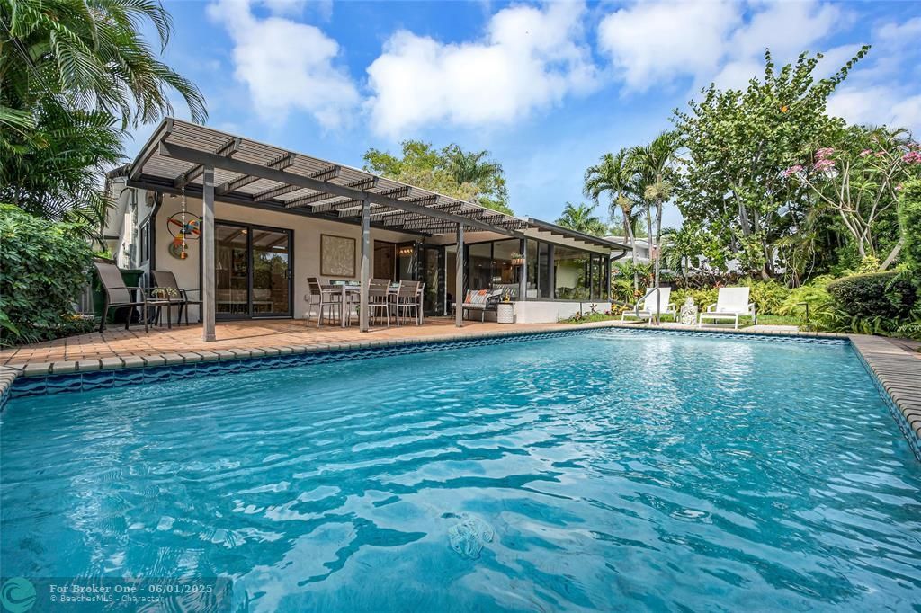 For Sale: $1,200,000 (3 beds, 2 baths, 1833 Square Feet)
