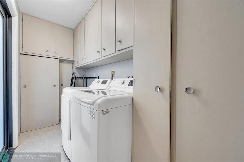 For Sale: $1,200,000 (3 beds, 2 baths, 1833 Square Feet)