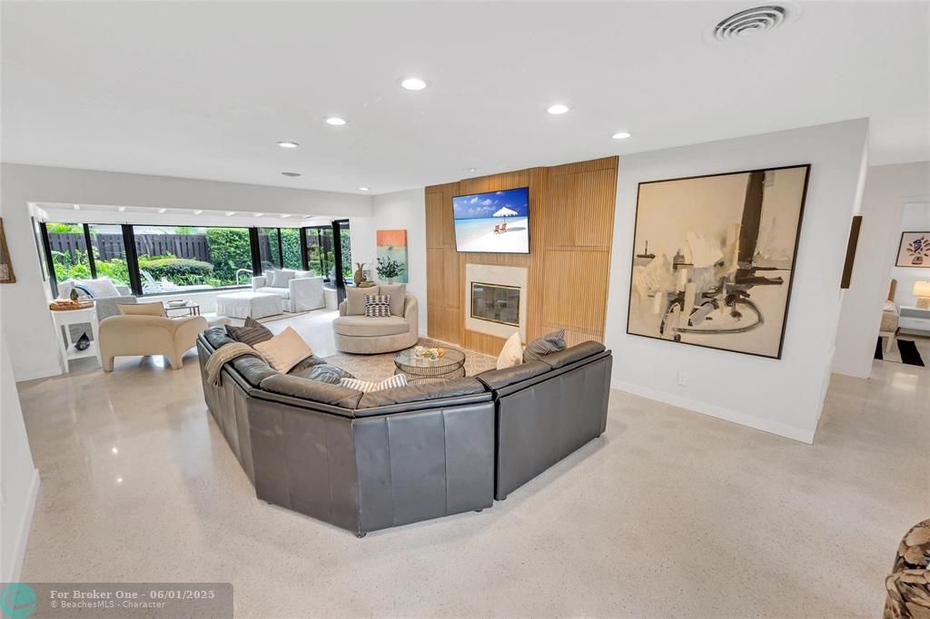 For Sale: $1,200,000 (3 beds, 2 baths, 1833 Square Feet)
