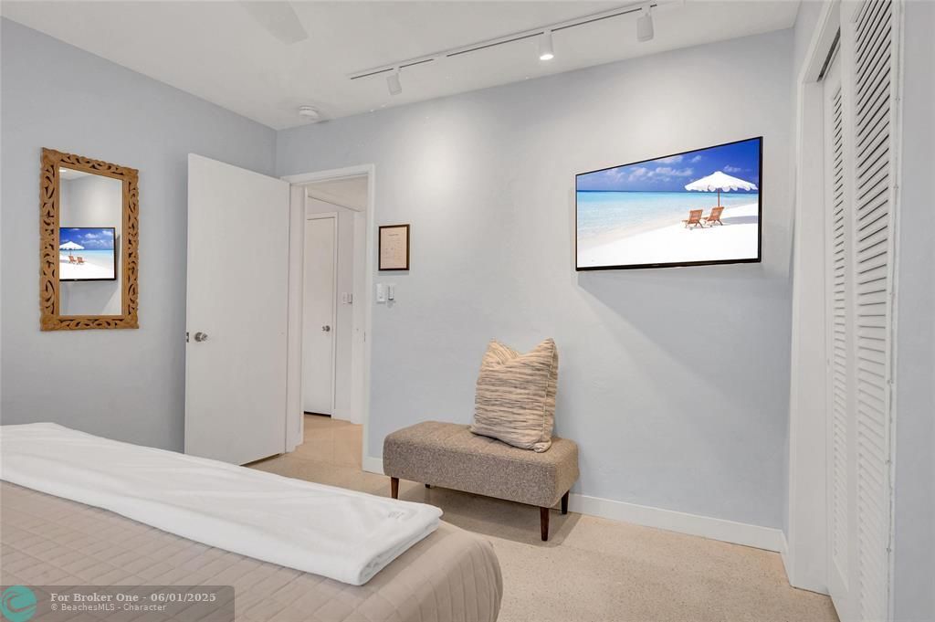 For Sale: $1,200,000 (3 beds, 2 baths, 1833 Square Feet)