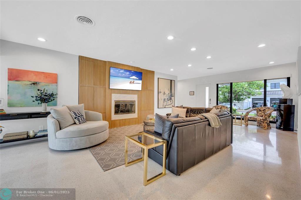 For Sale: $1,200,000 (3 beds, 2 baths, 1833 Square Feet)