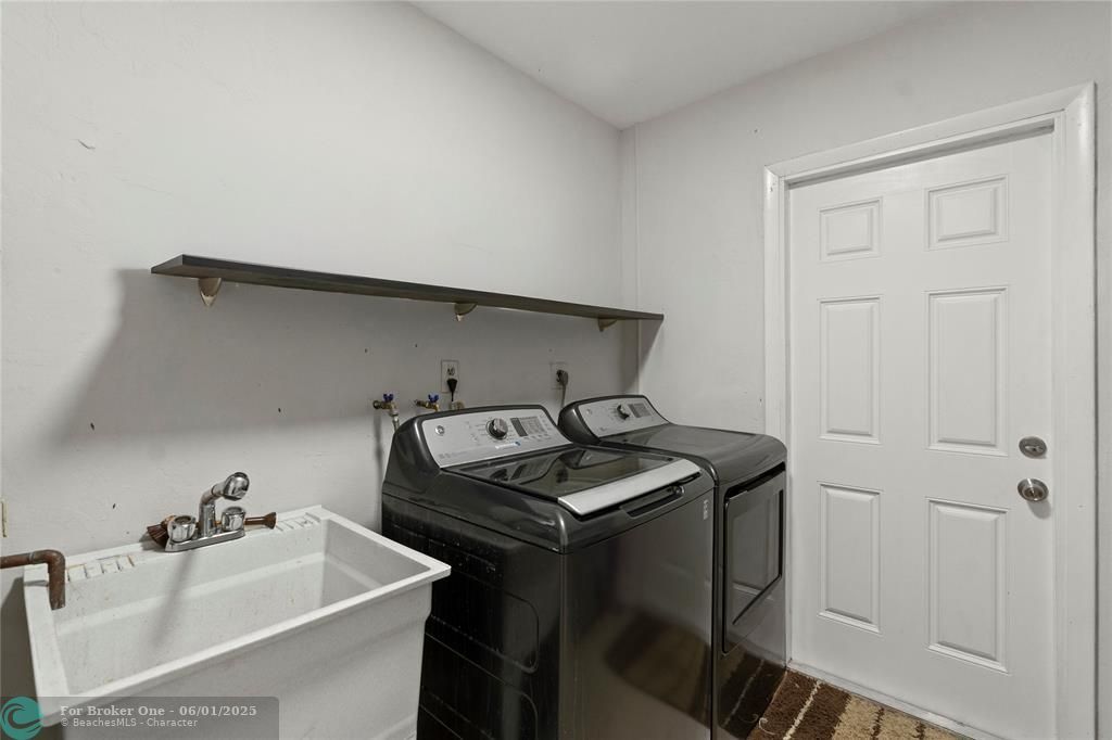 For Sale: $690,000 (4 beds, 2 baths, 1608 Square Feet)