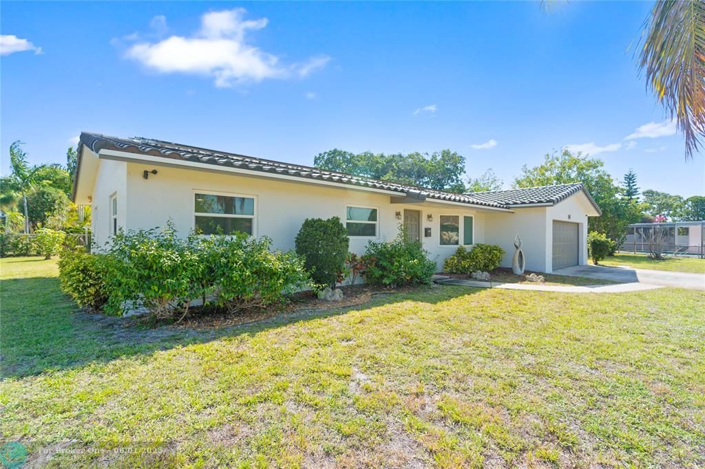 For Sale: $690,000 (4 beds, 2 baths, 1608 Square Feet)