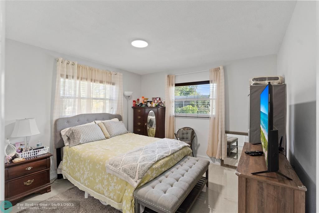 For Sale: $690,000 (4 beds, 2 baths, 1608 Square Feet)