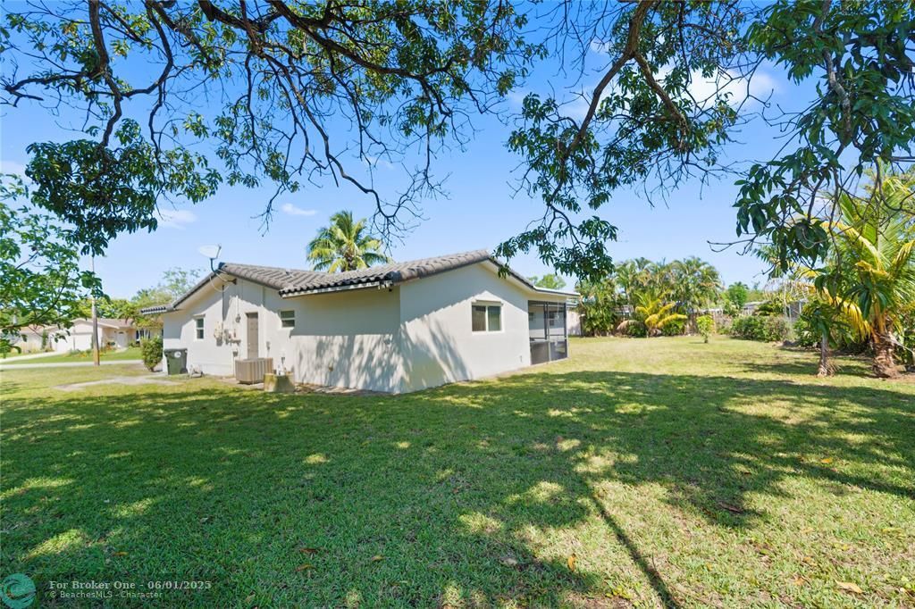For Sale: $690,000 (4 beds, 2 baths, 1608 Square Feet)
