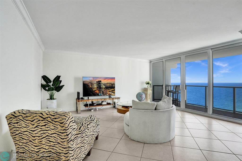 For Sale: $768,000 (2 beds, 2 baths, 1450 Square Feet)