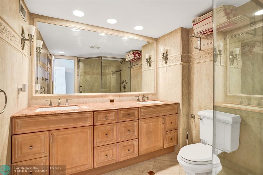 For Sale: $768,000 (2 beds, 2 baths, 1450 Square Feet)