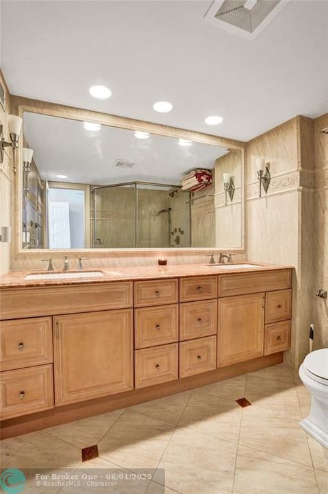 For Sale: $768,000 (2 beds, 2 baths, 1450 Square Feet)
