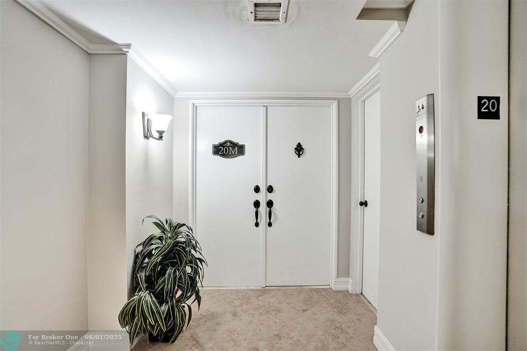 For Sale: $768,000 (2 beds, 2 baths, 1450 Square Feet)