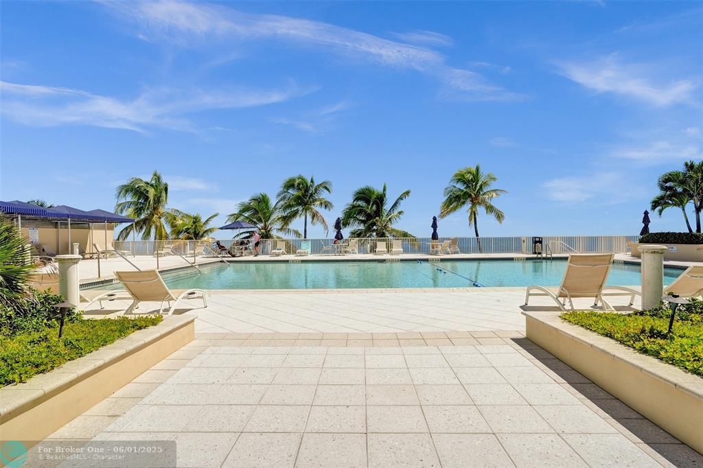 For Sale: $768,000 (2 beds, 2 baths, 1450 Square Feet)