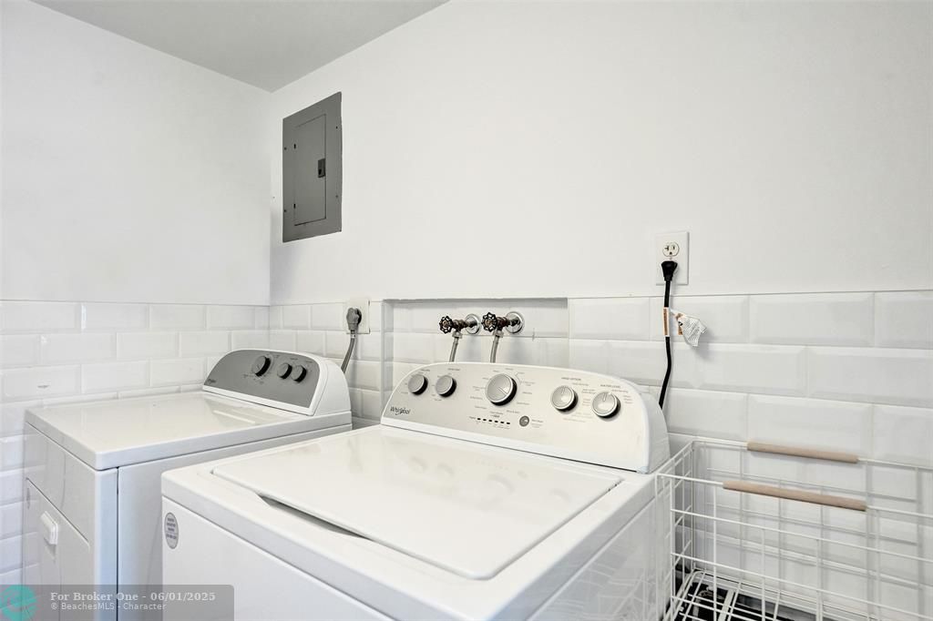 For Sale: $768,000 (2 beds, 2 baths, 1450 Square Feet)