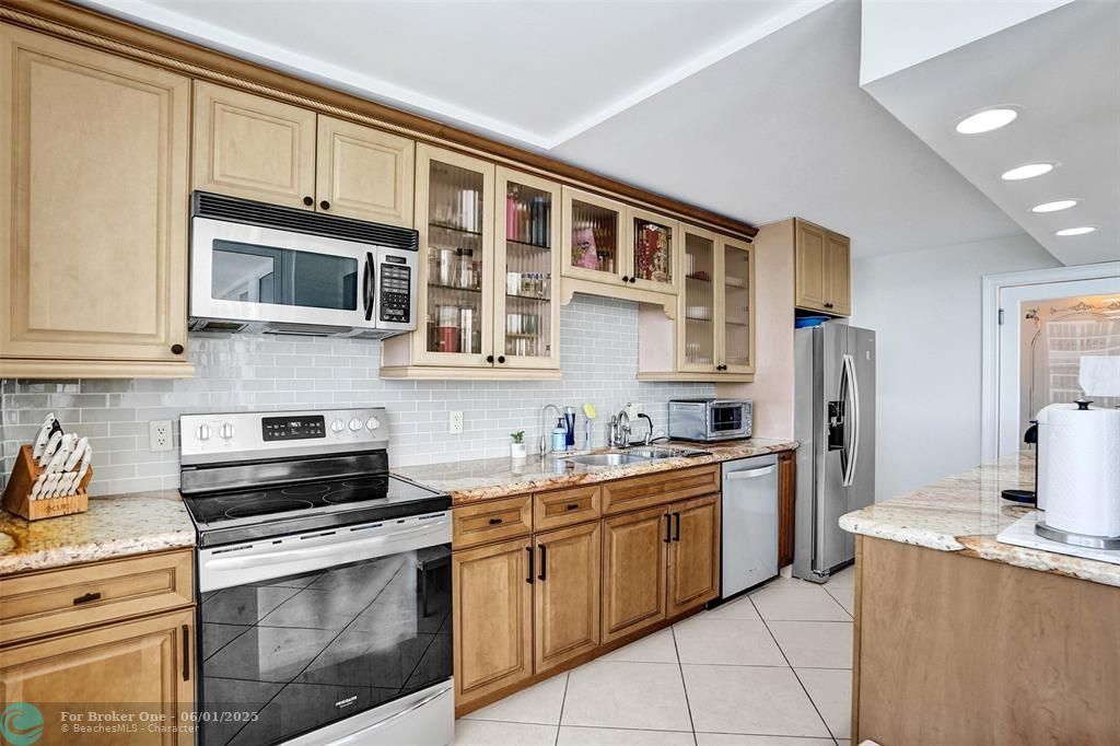 For Sale: $768,000 (2 beds, 2 baths, 1450 Square Feet)
