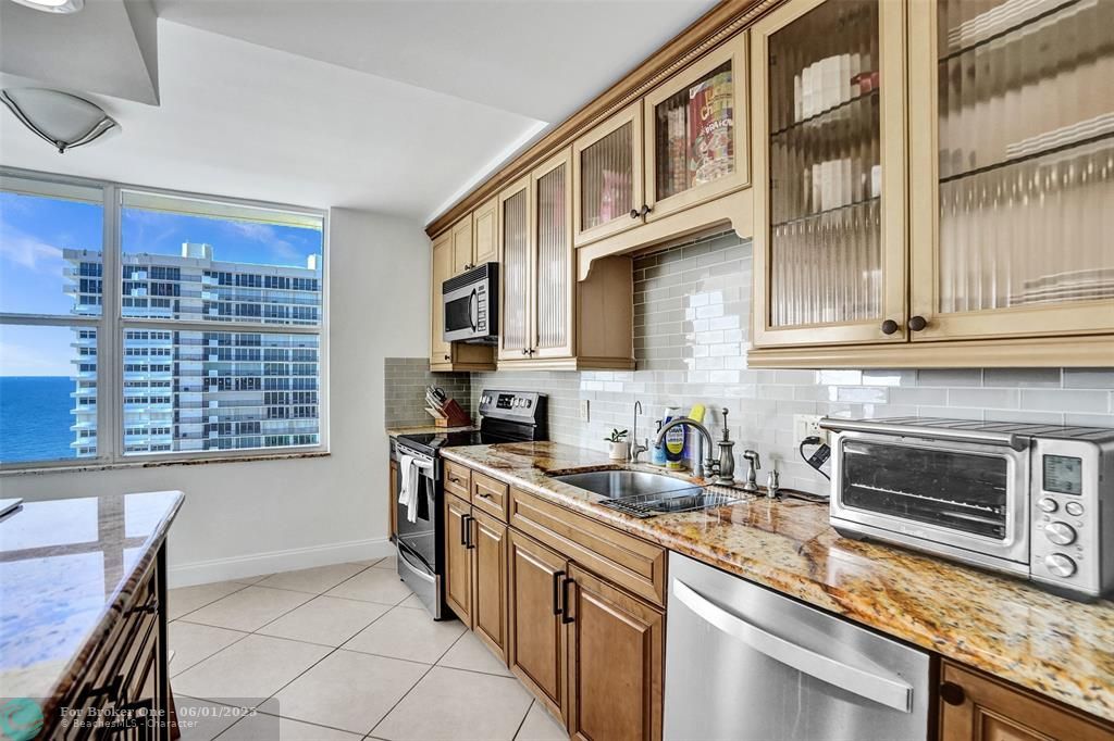 For Sale: $768,000 (2 beds, 2 baths, 1450 Square Feet)