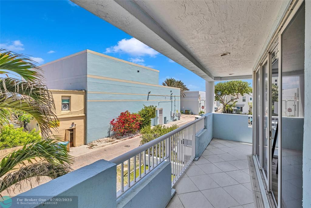 Active With Contract: $1,849,999 (2 beds, 2 baths, 2454 Square Feet)