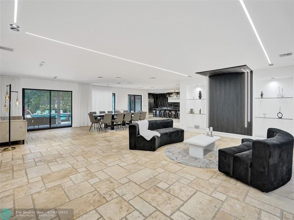 For Sale: $2,399,000 (6 beds, 4 baths, 5499 Square Feet)