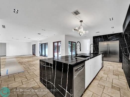 For Sale: $2,399,000 (6 beds, 4 baths, 5499 Square Feet)