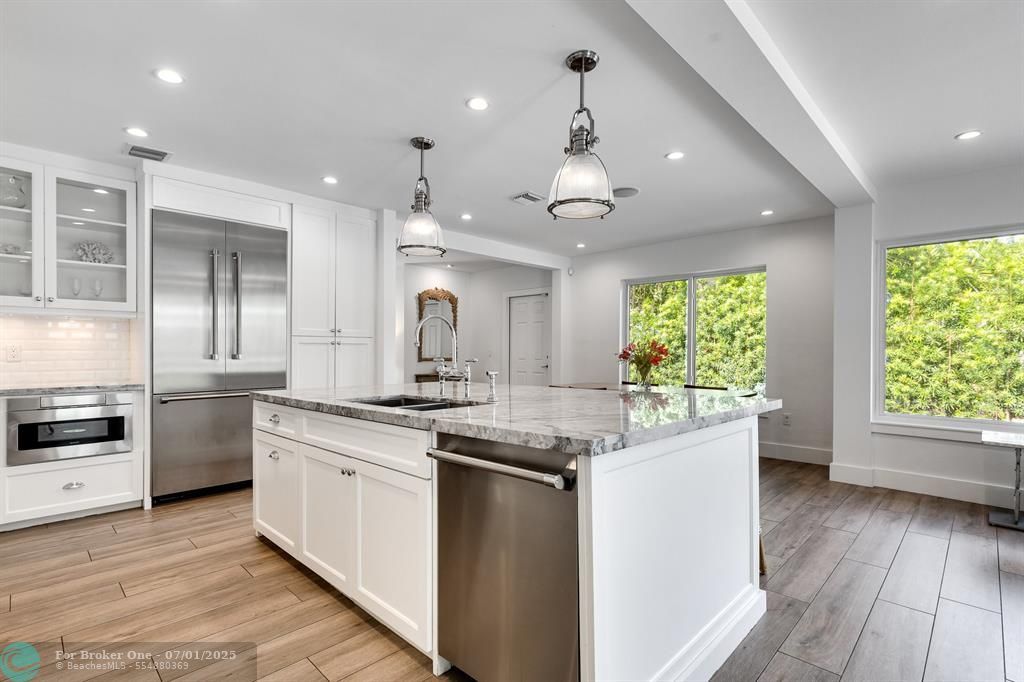 For Sale: $1,485,000 (3 beds, 2 baths, 1958 Square Feet)