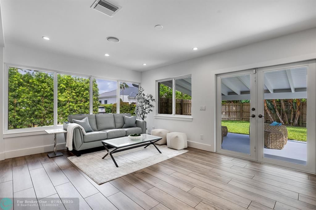 For Sale: $1,485,000 (3 beds, 2 baths, 1958 Square Feet)