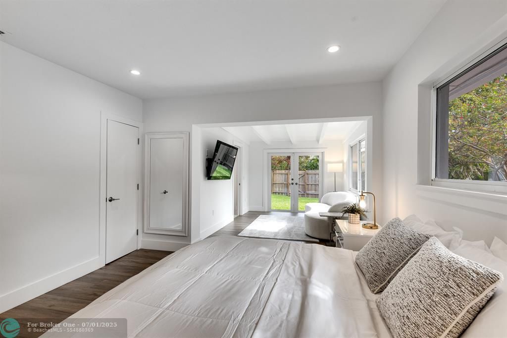 For Sale: $1,485,000 (3 beds, 2 baths, 1958 Square Feet)