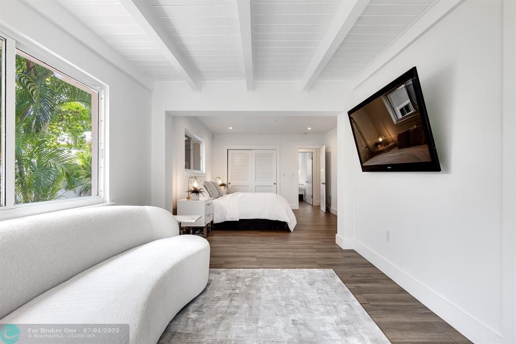 For Sale: $1,485,000 (3 beds, 2 baths, 1958 Square Feet)