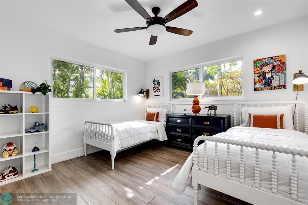 For Sale: $1,485,000 (3 beds, 2 baths, 1958 Square Feet)