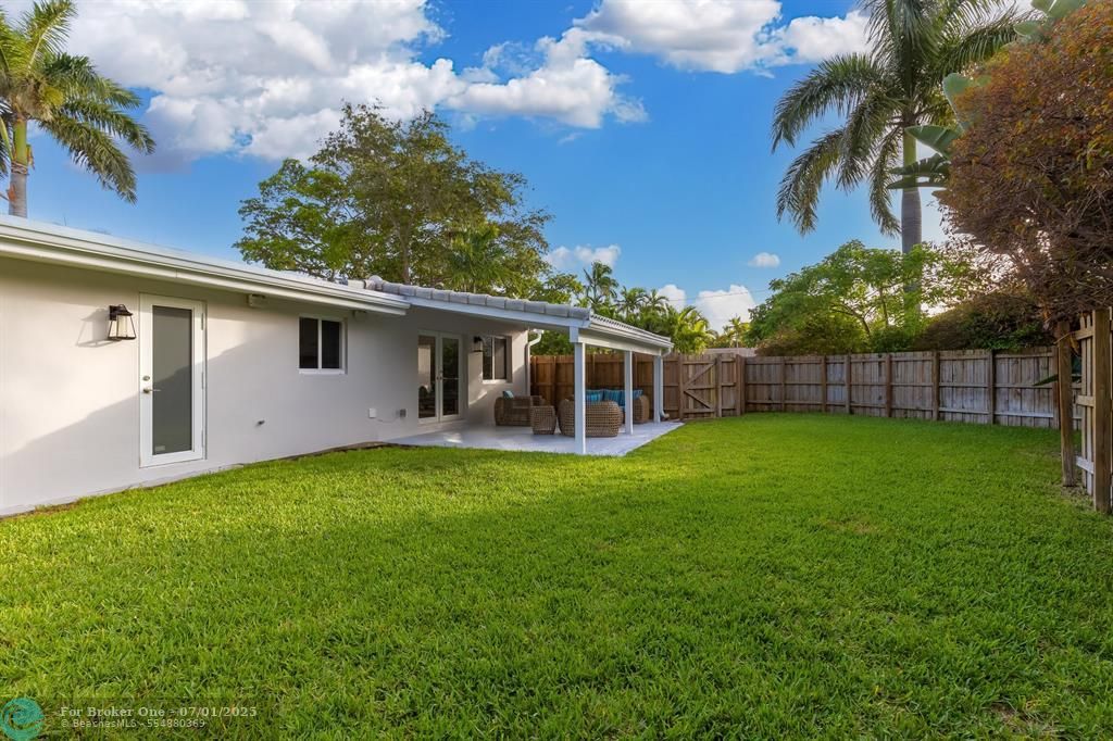 For Sale: $1,485,000 (3 beds, 2 baths, 1958 Square Feet)