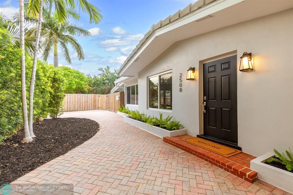 For Sale: $1,485,000 (3 beds, 2 baths, 1958 Square Feet)