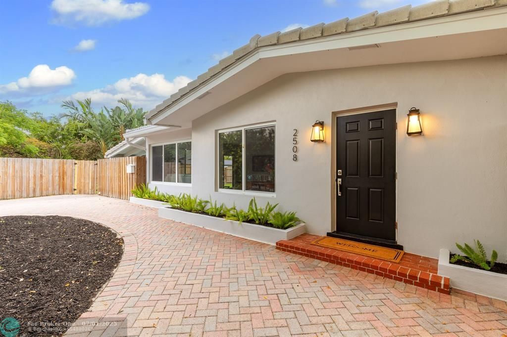For Sale: $1,485,000 (3 beds, 2 baths, 1958 Square Feet)