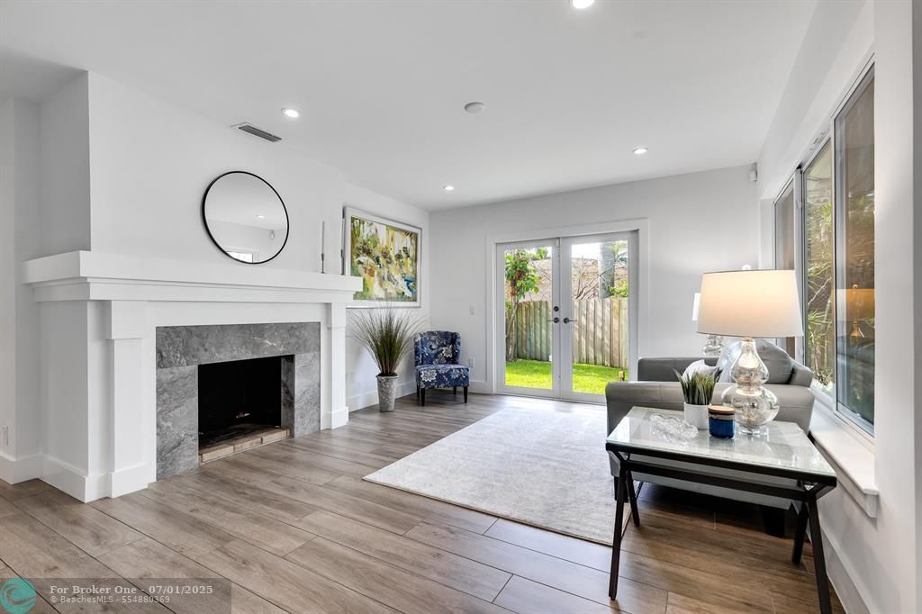 For Sale: $1,485,000 (3 beds, 2 baths, 1958 Square Feet)